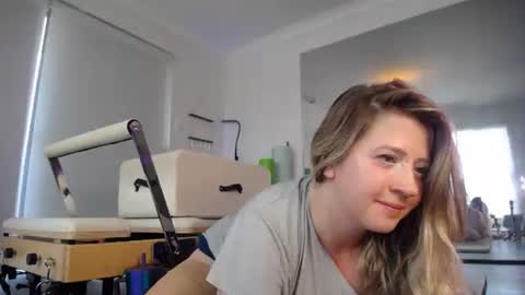 Dani Sunshine online show from December 2025 01:24:02 AM