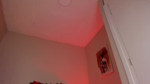 Snapshot of dani_skinny_ chatting on December 2024 06:31:01 PM Hi I am Dani online show from December 2024 06:31:01 PM