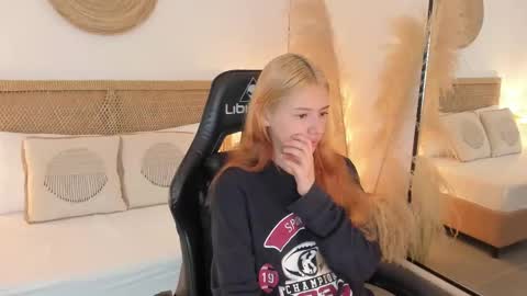 D A N I A online show from September 2025 11:45:01 AM