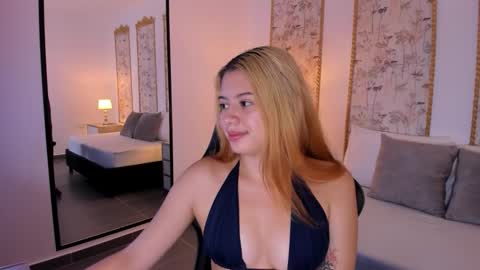 D A N I A online show from October 2025 02:24:01 AM