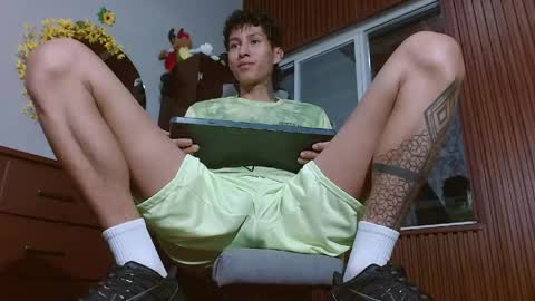 daniel_deluxx online show from April 2026 01:55:02 AM