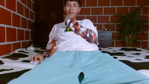 Snapshot of daniel_deluxx chatting on June 2026 03:31:01 AM daniel_deluxx online show from June 2026 03:31:01 AM