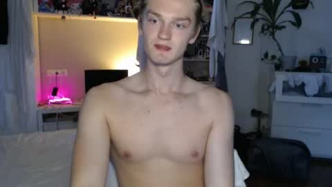 Snapshot of daniel_yumm chatting on June 2026 04:07:02 AM Daniel online show from June 2026 04:07:02 AM