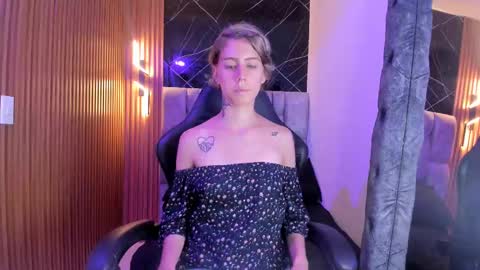 Snapshot of daniela_dl chatting on December 2024 05:55:01 PM Daniela online show from December 2024 05:55:01 PM