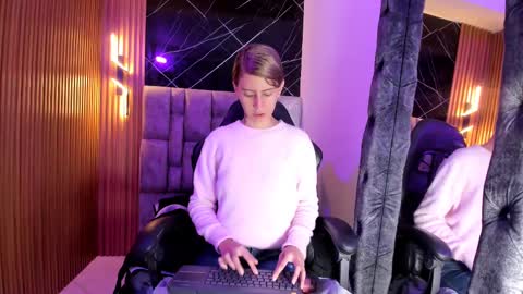 Snapshot of daniela_dl chatting on December 2024 05:43:01 PM Daniela online show from December 2024 05:43:01 PM