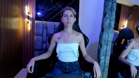 Snapshot of daniela_dl chatting on December 2024 06:37:02 PM Daniela online show from December 2024 06:37:02 PM