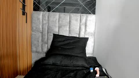 Snapshot of daniela_dl chatting on December 2024 09:29:02 PM Daniela online show from December 2024 09:29:02 PM