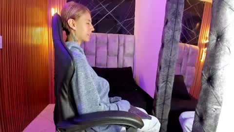 Snapshot of daniela_dl chatting on December 2024 10:52:02 PM Daniela online show from December 2024 10:52:02 PM