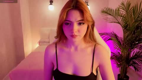 Snapshot of daniela_saules chatting on November 2025 09:04:01 AM Daniela online show from November 2025 09:04:01 AM