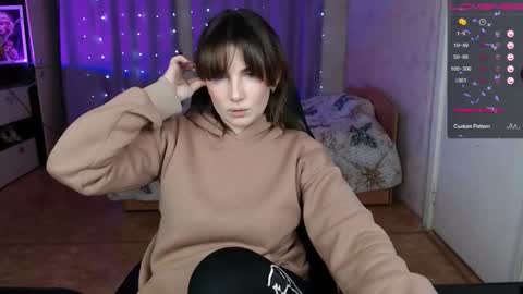 Daniela Cooper online show from November 2025 02:49:01 PM