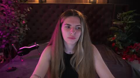 Snapshot of danielareign chatting on April 2026 06:00:02 AM danielareign online show from April 2026 06:00:02 AM