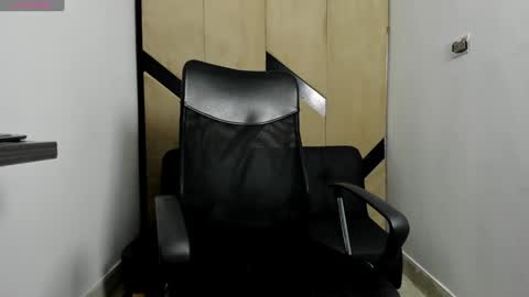 Snapshot of danielclarton chatting on February 2025 07:04:02 AM DANIEL online show from February 2025 07:04:02 AM