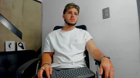 Snapshot of danielclarton chatting on September 2025 02:22:01 AM DANIEL online show from September 2025 02:22:01 AM