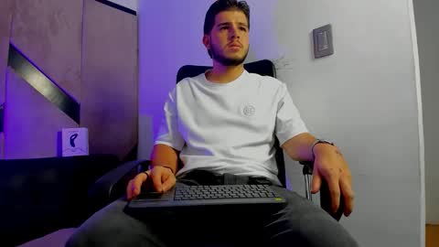 Snapshot of danielclarton chatting on September 2025 02:22:02 AM DANIEL online show from September 2025 02:22:02 AM