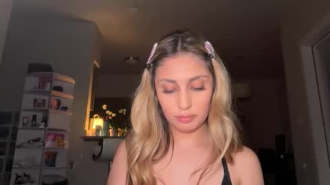 Snapshot of daniellarae1 chatting on April 2026 06:19:01 AM daniellarae1 online show from April 2026 06:19:01 AM