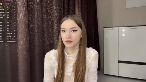 Snapshot of daniellecorra chatting on April 2026 05:31:02 PM Trisha wanna play Meow online show from April 2026 05:31:02 PM