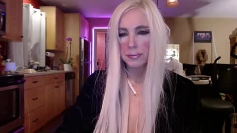 Snapshot of danikawhite69 chatting on December 2024 08:09:02 AM DanikaWhite69 online show from December 2024 08:09:02 AM