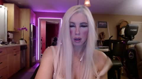 Snapshot of danikawhite69 chatting on February 2025 04:30:02 AM DanikaWhite69 online show from February 2025 04:30:02 AM