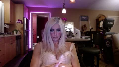 Snapshot of danikawhite69 chatting on September 2025 05:53:02 AM DanikaWhite69 online show from September 2025 05:53:02 AM