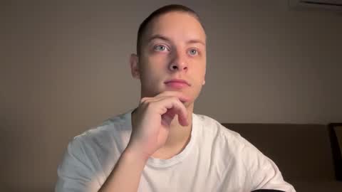 Snapshot of danila_trezzini chatting on November 2025 09:57:02 PM danila online show from November 2025 09:57:02 PM