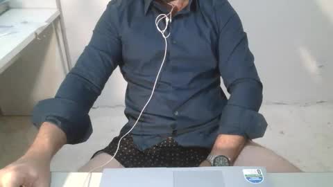 Dani Oli online show from November 2025 10:33:02 PM