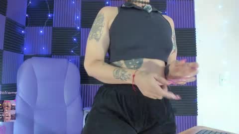 Snapshot of danna__castle chatting on April 2026 04:43:01 AM Dannacastle online show from April 2026 04:43:01 AM