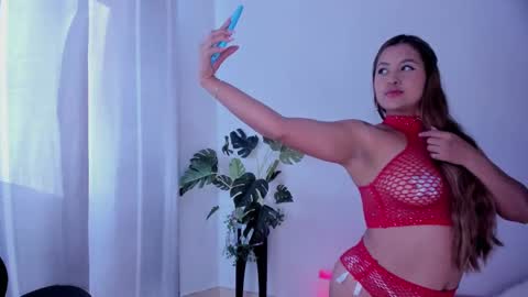 Snapshot of danna_stewart chatting on February 2025 09:43:01 PM Paulina online show from February 2025 09:43:01 PM