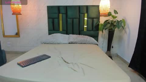 Snapshot of dannaa_williams chatting on October 2025 12:35:01 PM Danna online show from October 2025 12:35:01 PM