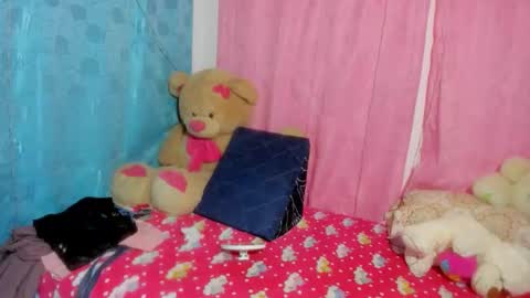 Danna Sofia jeins online show from December 2025 01:17:01 PM