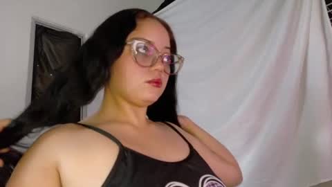 Snapshot of dannanovoa chatting on June 2026 12:03:02 PM Danna online show from June 2026 12:03:02 PM