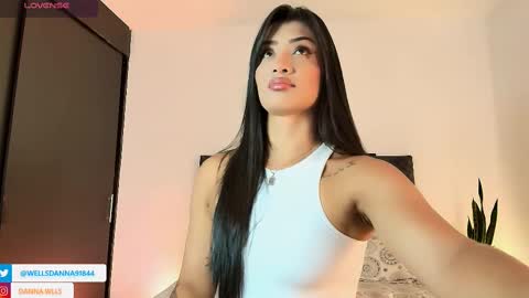 Snapshot of dannawells chatting on October 2025 11:18:01 AM Danna Wells online show from October 2025 11:18:01 AM