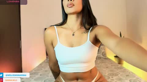 Snapshot of dannawells chatting on October 2025 06:51:01 PM Danna Wells online show from October 2025 06:51:01 PM