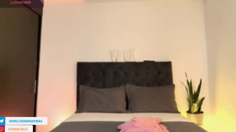 Snapshot of dannawells chatting on October 2025 10:15:01 AM Danna Wells online show from October 2025 10:15:01 AM