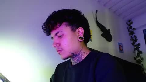 Snapshot of dannteftm chatting on October 2025 06:35:02 PM DANNTE online show from October 2025 06:35:02 PM