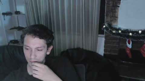 Snapshot of danruiz33 chatting on December 2024 03:29:02 AM Dan online show from December 2024 03:29:02 AM