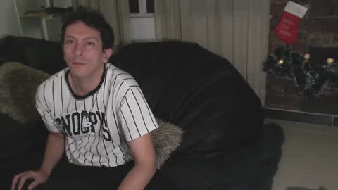 Snapshot of danruiz33 chatting on December 2024 02:01:01 AM Dan online show from December 2024 02:01:01 AM