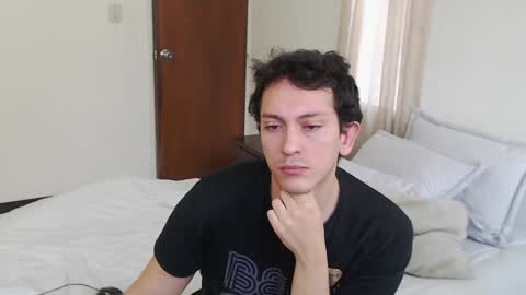 Snapshot of danruiz33 chatting on January 2025 09:30:02 PM Dan online show from January 2025 09:30:02 PM