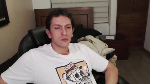 Snapshot of danruiz33 chatting on February 2025 02:04:02 AM Dan online show from February 2025 02:04:02 AM