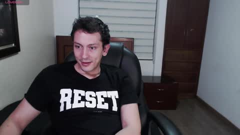 Snapshot of danruiz33 chatting on February 2025 12:30:01 AM Dan online show from February 2025 12:30:01 AM