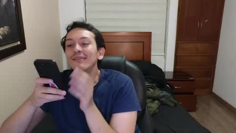 Snapshot of danruiz33 chatting on February 2025 02:17:02 AM Dan online show from February 2025 02:17:02 AM