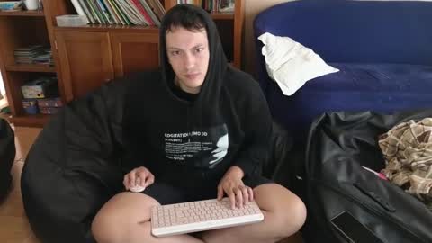 Snapshot of danruiz33 chatting on October 2025 02:24:02 PM Dan online show from October 2025 02:24:02 PM