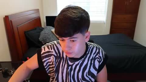 Snapshot of danruiz33 chatting on November 2025 09:50:02 PM Dan online show from November 2025 09:50:02 PM