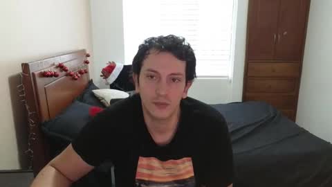 Snapshot of danruiz33 chatting on November 2025 08:42:02 PM Dan online show from November 2025 08:42:02 PM