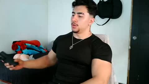 Dante Vicius online show from November 2025 07:25:01 PM