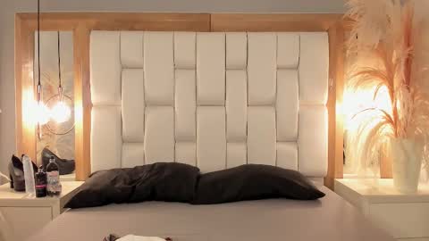 daphne_and_roger online show from September 2025 11:33:02 AM