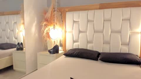 daphne_and_roger online show from September 2025 11:34:02 AM