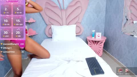 Snapshot of daphne_fox_ chatting on December 2024 01:21:02 PM Daphne  online show from December 2024 01:21:02 PM