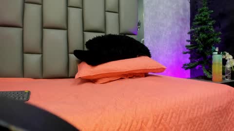 karol  online 2pm until 830 online show from December 2024 07:14:02 PM