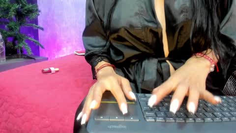 karol  online 2pm until 830 online show from December 2024 07:22:01 PM