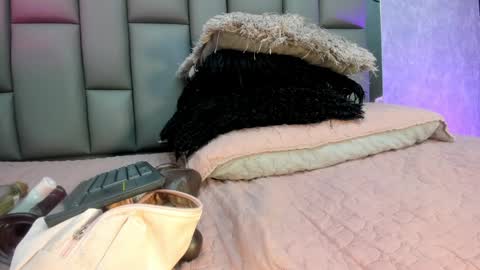 karol  online 2pm until 830 online show from January 2025 08:21:02 PM